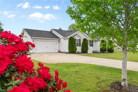 436 Chetola Rd, Seneca, SC 29672