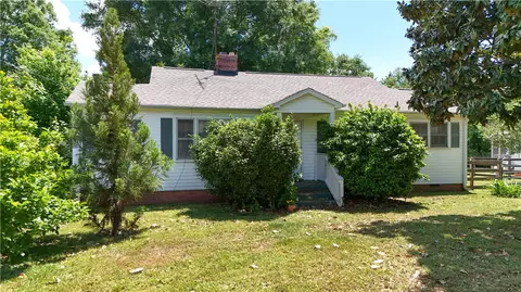 420 E Queen St, Pendleton, SC 29670 photo 2
