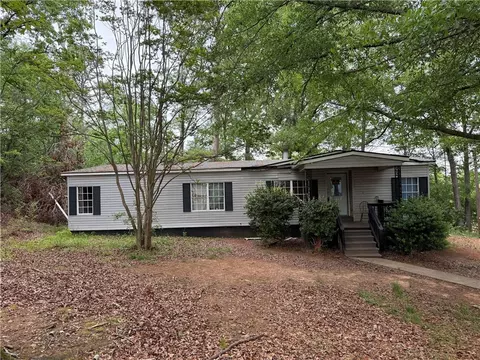 127 Davis St, Central, SC 29630