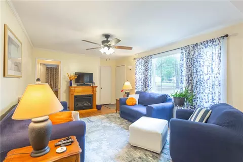 Living - 839 Crouch Dr, Pendleton, SC 29670 photo 3 of 3