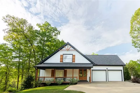 505 Waters Edge Ct, West Union, SC 29696