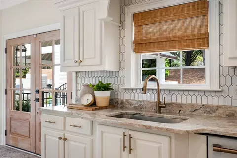 Kitchen - 105 Caversham Ln, Anderson, SC 29621 photo 4 of 5