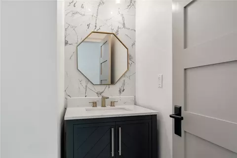 Bath - 105 Caversham Ln, Anderson, SC 29621 photo 1 of 8