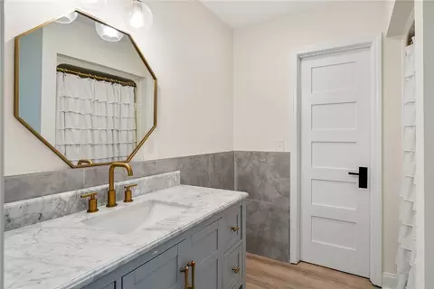 Bath - 105 Caversham Ln, Anderson, SC 29621 photo 7 of 8