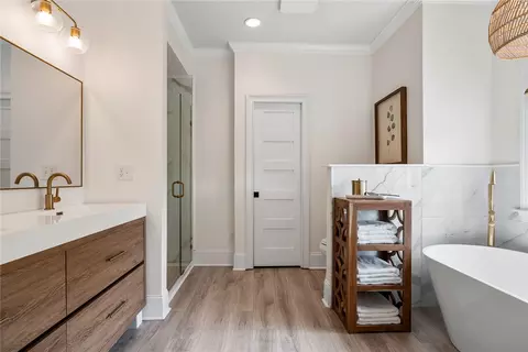Bath - 105 Caversham Ln, Anderson, SC 29621 photo 2 of 8