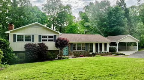 100 Shady Ln, Seneca, SC 29678