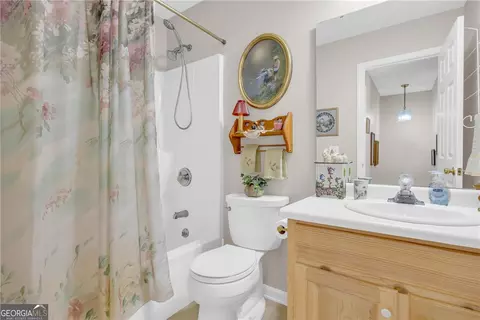 Bath - 20 Shenandoah Dr, Toccoa, GA 30577 photo 3 of 4