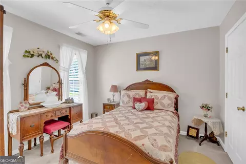 Bedroom - 20 Shenandoah Dr, Toccoa, GA 30577 photo 4 of 7