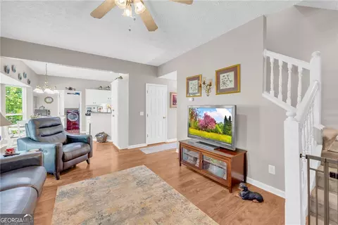 Entry Way - 20 Shenandoah Dr, Toccoa, GA 30577 photo 2 of 4