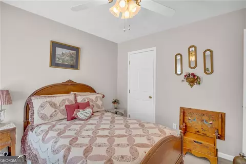 Bedroom - 20 Shenandoah Dr, Toccoa, GA 30577 photo 5 of 7