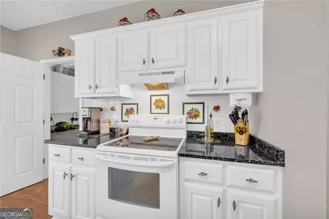 Kitchen - 20 Shenandoah Dr, Toccoa, GA 30577 photo 2 of 3
