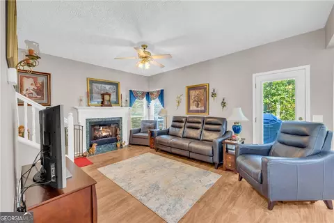 Living - 20 Shenandoah Dr, Toccoa, GA 30577 photo 1 of 1