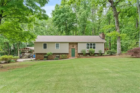 802 White Oak Hill Dr, Seneca, SC 29678