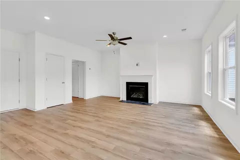 Living - 205 Brown Cir, Easley, SC 29642 photo 2 of 3