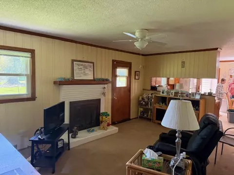 Living - 3004 Bellview Rd, Anderson, SC 29621 photo 3 of 3