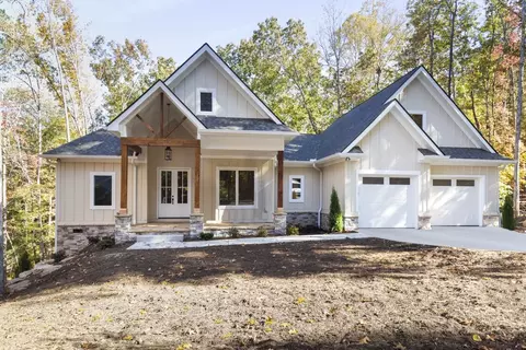 12 Commodore Dr, Salem, SC 29676