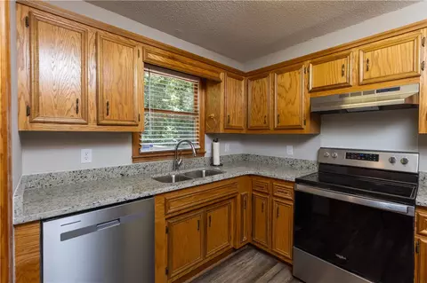 124 S Spring St, Central, SC 29630 photo 8