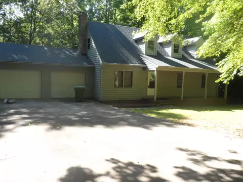 124 S Spring St, Central, SC 29630 photo 2