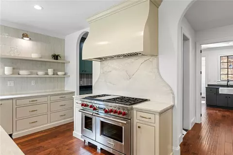 Kitchen - 134 Gnarled Pine Ct, Sunset, SC 29685 photo 4 of 5