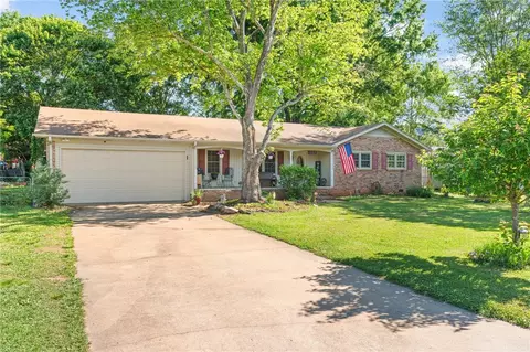 107 Benjamin Ave, Greer, SC 29651
