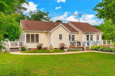1425 Dyar Rd, Seneca, SC 29672