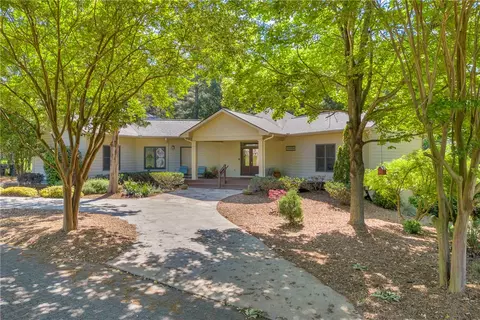 54 Yacht Club Ct, Hartwell, GA 30643