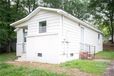 702 W 5th Ave, Easley, SC 29640 photo 3