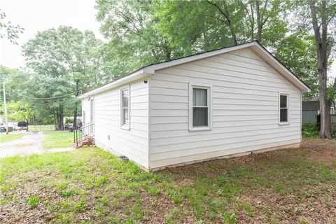 702 W 5th Ave, Easley, SC 29640 photo 8