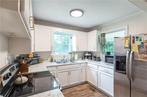 702 W 5th Ave, Easley, SC 29640 photo 17