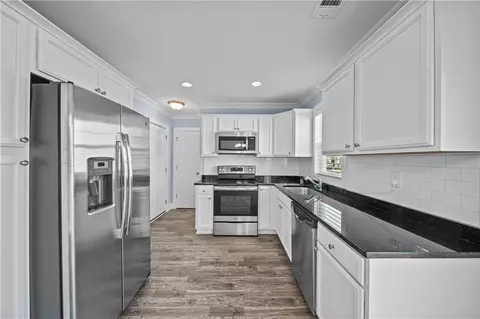 Kitchen - 406 Bee Cove Way, Pendleton, SC 29670 photo 3 of 3