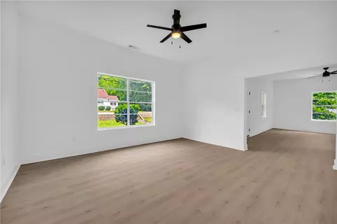 Living - 904 E Main St, Seneca, SC 29678 photo 5 of 6