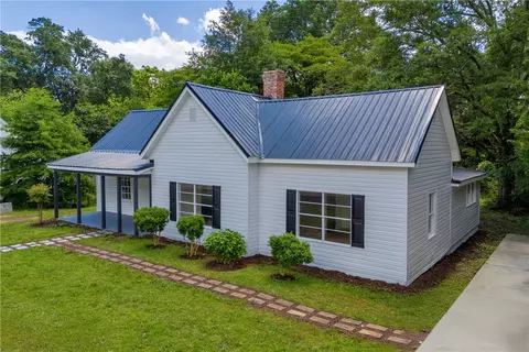 Exterior - 904 E Main St, Seneca, SC 29678 photo 3 of 6