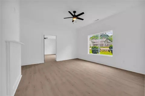 Living - 904 E Main St, Seneca, SC 29678 photo 4 of 6