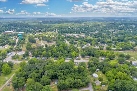 View/Area - 904 E Main St, Seneca, SC 29678 photo 3 of 12