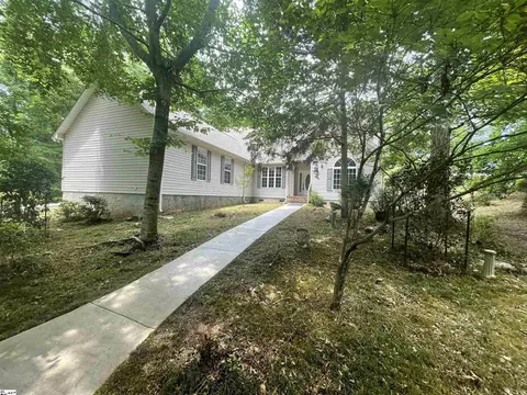 1298 Moorehead Pl, Pendleton, SC 29670