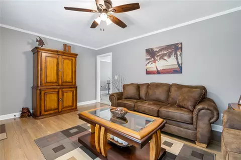 Living - 1101 Oak Dr, Pendleton, SC 29670 photo 2 of 2