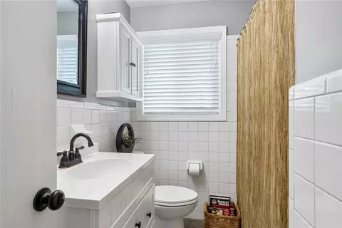 Bath - 1101 Oak Dr, Pendleton, SC 29670 photo 1 of 1