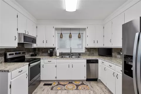 Kitchen - 1101 Oak Dr, Pendleton, SC 29670 photo 4 of 4