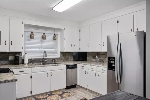 Kitchen - 1101 Oak Dr, Pendleton, SC 29670 photo 3 of 4