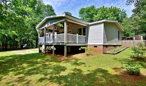 433 Dogwood Ln, Townville, SC 29689