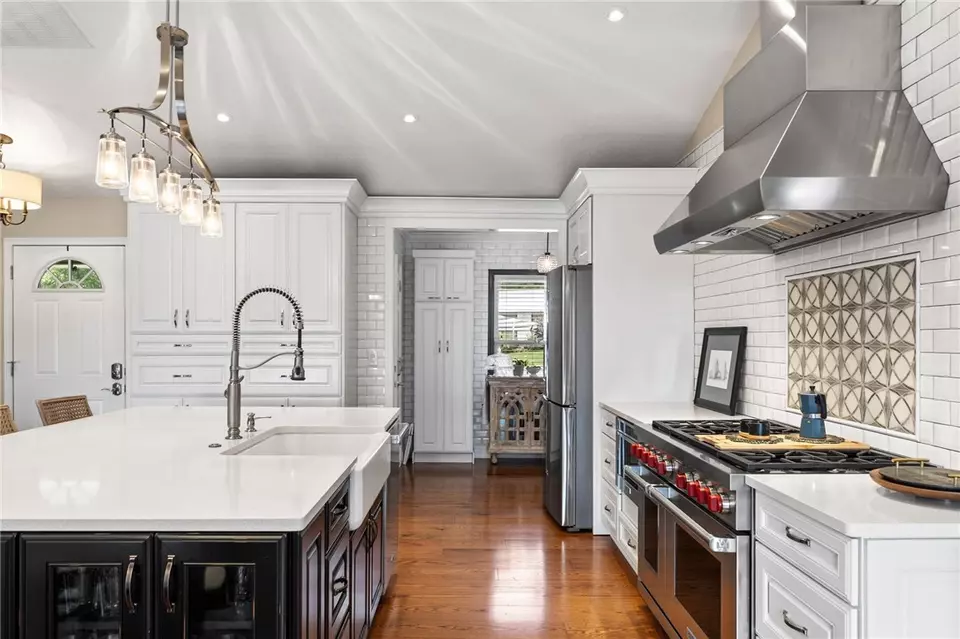 Kitchen - 109 S Shore Dr, Fair Play, SC 29643 photo 4 of 5