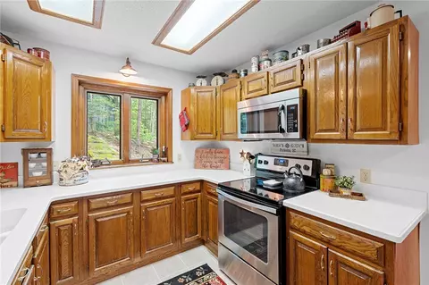 Kitchen - 101 Broken Bow Run, Pickens, SC 29671 photo 3 of 6
