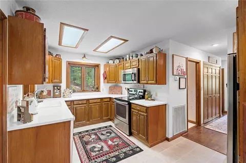 Kitchen - 101 Broken Bow Run, Pickens, SC 29671 photo 2 of 6