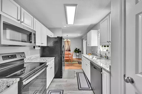 Kitchen - 205 Willow Leaf Dr, Seneca, SC 29672 photo 4 of 4