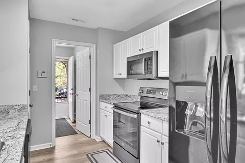 Kitchen - 205 Willow Leaf Dr, Seneca, SC 29672 photo 2 of 4