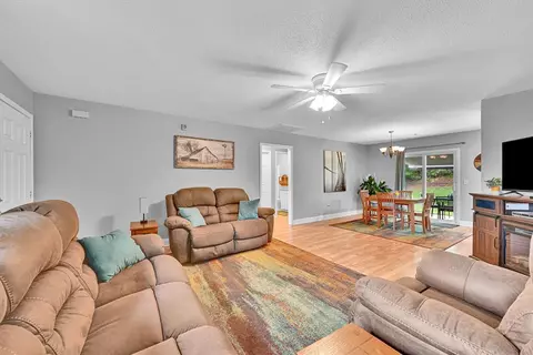 Living - 205 Willow Leaf Dr, Seneca, SC 29672 photo 2 of 3