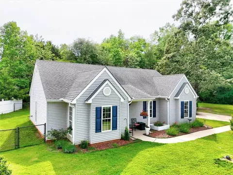 205 Willow Leaf Dr, Seneca, SC 29672