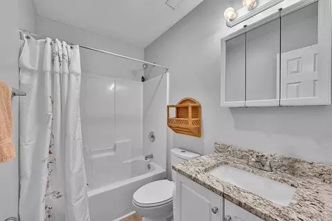 Bath - 205 Willow Leaf Dr, Seneca, SC 29672 photo 1 of 3