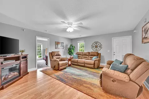 Living - 205 Willow Leaf Dr, Seneca, SC 29672 photo 3 of 3