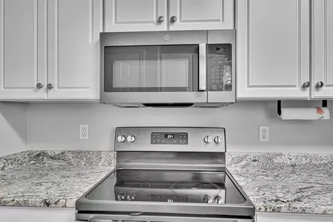 Kitchen - 205 Willow Leaf Dr, Seneca, SC 29672 photo 3 of 4